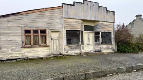 Heruntergekommenen-Verfallenen-Gebäude-An-Der-Hauptstraße-Der-Kleinen-Stadt-Ophir-In-Central-Otago