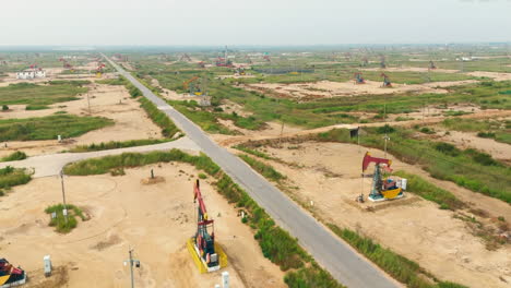 Close-up-machinery-Industrial-construction-Oilfield-kowtow-pump-machine-Rig-Pumpjack-Derrick-Working-for-crude-oil-energy-production-in-a-desert-landscape