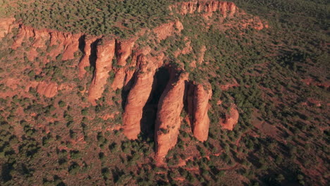 Camera-begins-on-red-rock-formation,-then-pulls-back-and-tilts-up-to-reveal-the-Sedona-desert-landscape-with-red-rock-formations