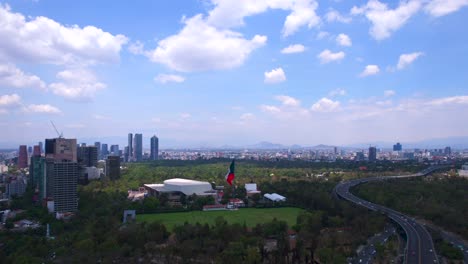 Nachmittag-In-Mexiko-Stadt-Blauer-Himmel-Und-Wolken