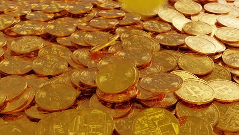 Gold-Kryptowährung-Bitcoin-Fällt-Auf-Einen-Haufen-Münzen