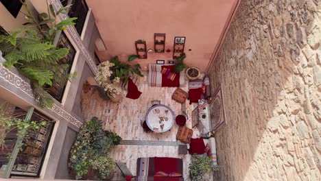 Riad-Moderno,-Casa-Tradicional-Marroquí,-Jardín-Y-Patio-Cerrados.