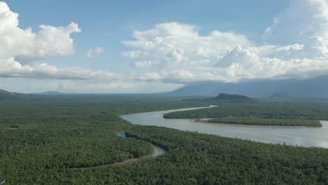 Wunderschöner-Ariel-Sommerblick-Am-Pugu-Beach-Semata,-Lundu-Sarawak