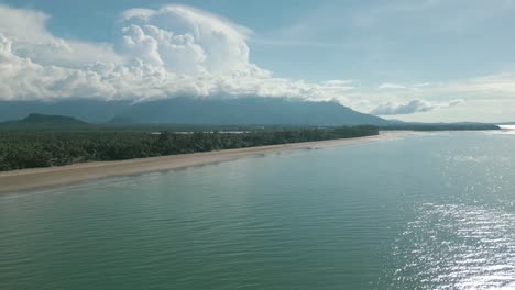 Wunderschöner-Ariel-Sommerblick-Am-Pugu-Beach-Semata,-Lundu-Sarawak