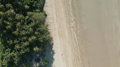 Wunderschöner-Ariel-Sommerblick-Am-Pugu-Beach-Semata,-Lundu-Sarawak