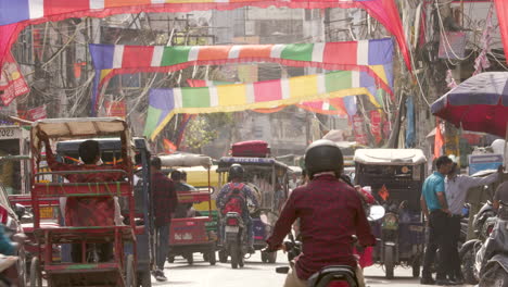 Street-scene-in-Old-Delhi,-India