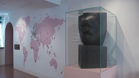 World-map-and-large-chocolate-sculpture-in-a-glass-case-at-the-Zagreb-Chocolate-Museum