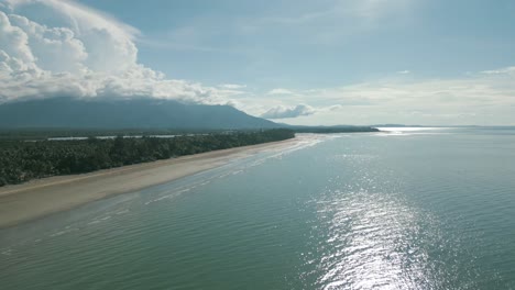 Hermosa-Vista-De-Verano-De-Ariel-En-Pugu-Beach-Semata,-Lundu-Sarawak