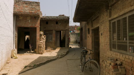 Escena-Callejera-En-Un-Barrio-Rural-De-La-India.