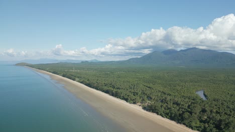 Wunderschöner-Ariel-Sommerblick-Am-Pugu-Beach-Semata,-Lundu-Sarawak