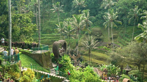 Tourists-At-Alas-Harum-Bali-With-Instagrammable-Attractions-In-Tegallalang,-Bali,-Indonesia