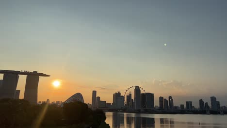 Imágenes-De-La-Puesta-De-Sol-Sobre-El-Famoso-Horizonte-Del-Distrito-Central-De-Negocios-De-Singapur