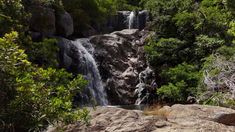 Wunderschöne-Wasserfallwanderung-In-Vietnam,-Nui-Chua-Nationalpark,-Vinh-Hy