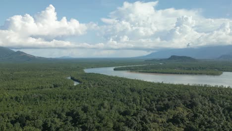 Wunderschöner-Ariel-Sommerblick-Am-Pugu-Beach-Semata,-Lundu-Sarawak