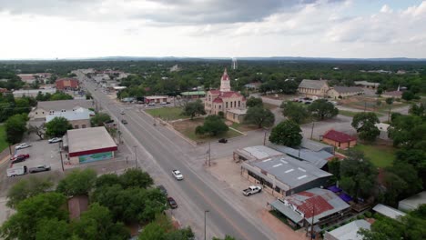 Aerial-video-of-the-Bandera-County-Courthouse-in-Bandera-Texas