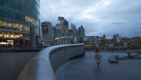 Wide-shot-time-lapse-at-South-Bank,-London-City-Hall,-on-blue-hour-showing-the-illuminated-buildings-skyline