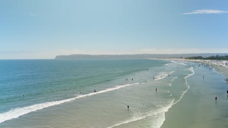 People-At-The-Coronado-Central-Beach-Along-Ocean-Boulevard-In-San-Diego,-California,-USA