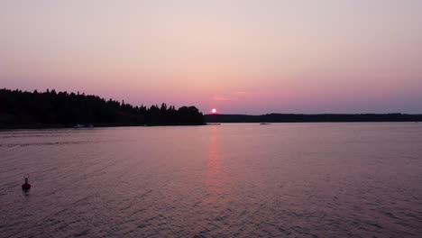 Pink-Hued-Sky-Over-Serene-Stockholm-Archipelago-At-Sunset-In-Sweden,-Aerial-Shot