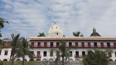 Kirche-San-Pedro-Claver-In-Der-Stadt-Cartagena-An-Sonnigen-Tagen,-Kolumbien