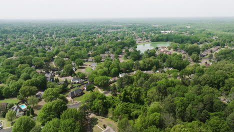 Stunning-suburban-scenery,-showcasing-quiet-neighborhood-hidden-in-nature