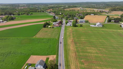 Hyperlapse-shot-of-traffic-on-rural-road-in-american-countryside