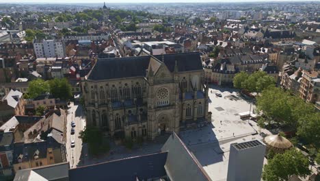 Basílica-De-Saint-aubin-En-La-Plaza-Place-Sainte-Anne,-Rennes-En-Francia