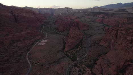 Wunderschöne-Felsformationen-Und-Täler-Im-Snow-Canyon-State-Park-In-St.