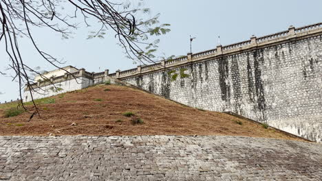 Observing-the-brick-wall-of-Kabini-dam,-Mysore,-India