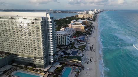 Golden-evening-sun-reflects-off-glass-windows-in-Cancun-resort-hotels