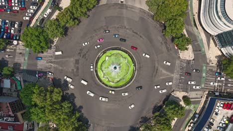 Diana-the-Huntress-Fountain-on-Paseo-de-la-Reforma-in-aerial-hyperlapse,-CDMX