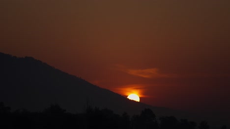 Amanecer-Desde-La-Montaña-En-Nepal