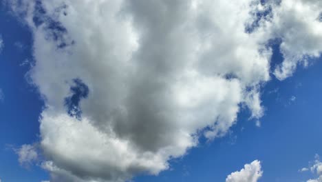 Dynamically-moving-white-clouds-on-a-blue-sky-background