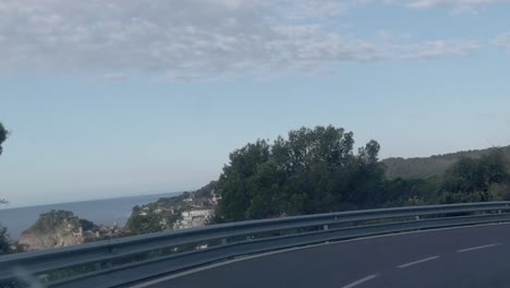 Un-Viaje-Por-Carretera-En-Tossa-De-Mar,-España-Al-Amanecer