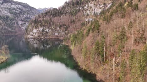 Beautiful-view-on-Konigssee-lake-near-the-town-of-Berchtesgaden-in-the-Bavarian-Alps,-Germany