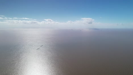 Vista-Panorámica-Aérea-Que-Revela-La-Costa-De-Punta-Lara,-Argentina.