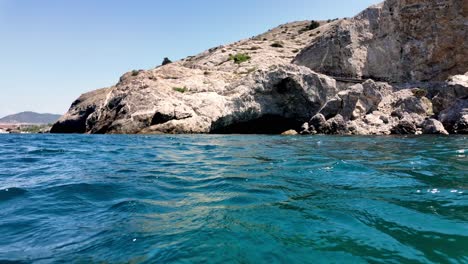 Una-Vista-De-La-Costa-En-Sudak,-Crimea,-Rusia.