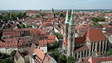 Calle.-Iglesia-Sebaldus---Nuremberg,-Alemania-02