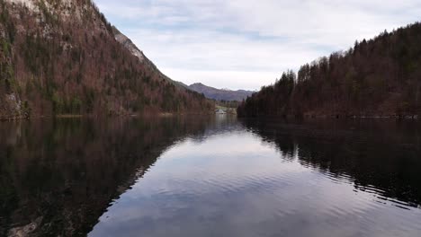 Schöne-Aussicht-Auf-Den-Königssee-In-Der-Nähe-Der-Stadt-Berchtesgaden-In-Den-Bayerischen-Alpen,-Deutschland