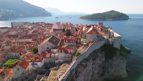 Alte-Stadtmauern-Von-Dubrovnik-Bei-Sonnenaufgang