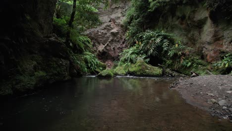 Drone-shot-of-flying-above-the-valley-of-the-ribeira-grande-river-in-lombadas,-São-Miguel-Island