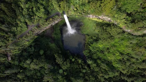 Stunning-Plunge-Waterfall-Of-Bridal-Veil-Falls-In-The-Waikato-Region-Of-New-Zealand