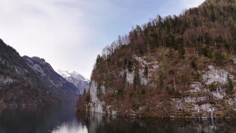 Schöne-Aussicht-Auf-Den-Königssee-In-Der-Nähe-Der-Stadt-Berchtesgaden-In-Den-Bayerischen-Alpen,-Deutschland