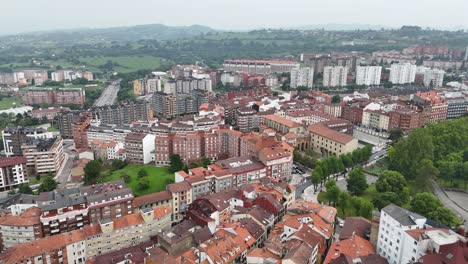 Apartamentos-En-El-Centro-De-La-Ciudad-De-Oviedo,-España,-Drones,-Imágenes-Aéreas-De-4k