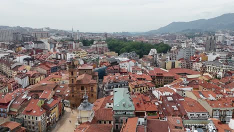 Drone-Del-Centro-De-La-Ciudad-De-Oviedo-España,-Imágenes-Aéreas-De-4k