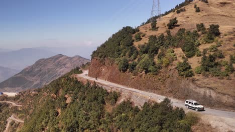 Seguridad-Vial,-Ingeniería-Vial-En-Paisajes-Desafiantes,-Construcción-De-Carreteras-En-áreas-Remotas,-China,-Nepal,-Bután,-India,-Himalaya