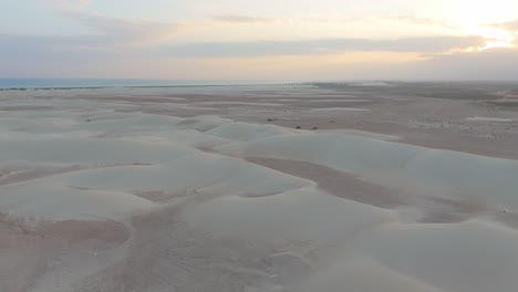 Socotra-Insel-Trockene-Wüste-Bei-Sonnenaufgang.-Luftaufnahme