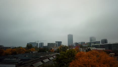 Bucarest,-Rumania---20-De-Octubre-De-2019:-Edificios-De-Oficinas-En-La-Parte-Norte-De-Bucarest-Nubes-Con-Lapso-De-Tiempo-De-Movimiento-De-Niebla