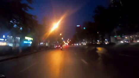 Conducir-Durante-La-Noche-En-La-Carretera-De-Bangkok