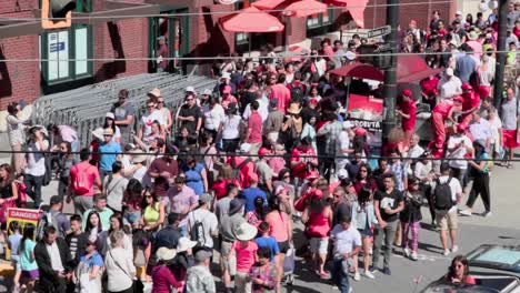 Multitud-Del-Día-De-Canadá-Cerca-De-La-Estación-Waterfront