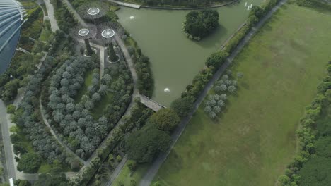 Flying-over-and-onto-gardens-by-the-Bay-giant-mushroom-construktion-paning-up---Aerial-drone-shot